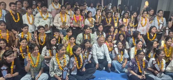 एसपीएस इंटरनेशनल पलवल ने मेधावी विद्यार्थियों को किया सम्मानित