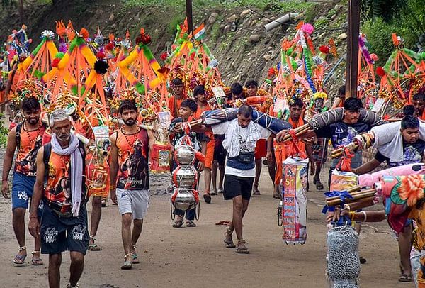 भोले के जयकरों से गुंजा पलवल, निरन्तर बढ़ रही है कांवड़ियों की संख्या