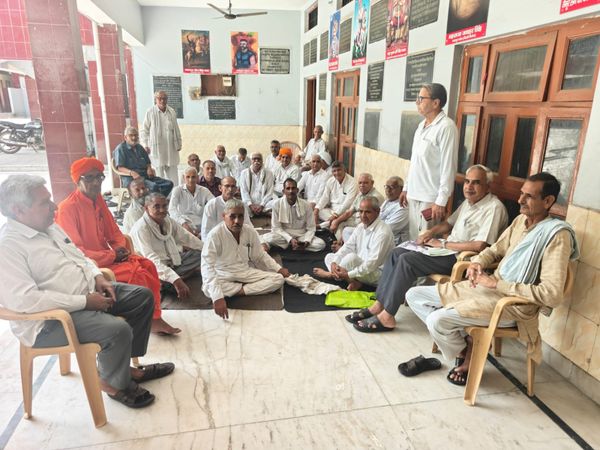 किसान मोर्चा और किसान सभा की संयुक्त बैठक जाट धर्मशाला में हुईं संपन्न