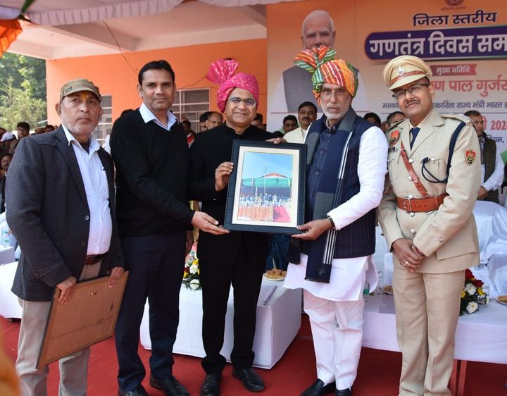 गणतंत्र दिवस पर विभिन्न क्षेत्रों में उत्कृष्ट कार्य करने वालों को मिला सम्मान