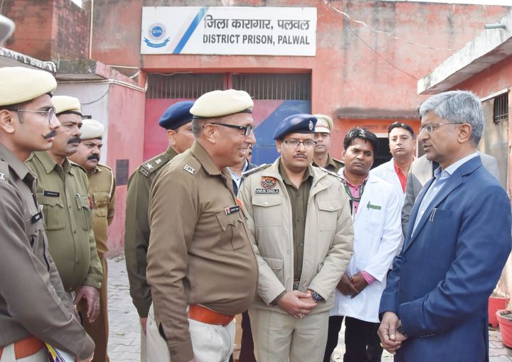 हरियाणा के महानिदेशक कारागार आलोक मित्तल ने जिला कारागार पलवल का किया दौरा