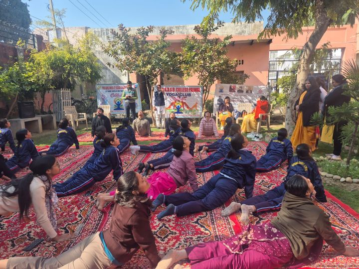 पलवल के एसडी कॉलेज में कराया गया सूर्य नमस्कार