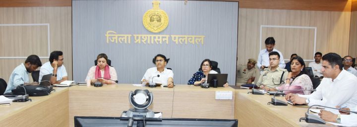 सोमवार 4 मई तक सभी लंबित शिकायतों का करवाएं समाधान : उपायुक्त