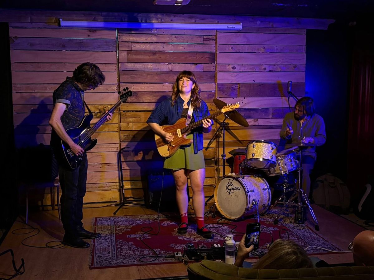 Madeleine Elkins Trio plays the China Cloud