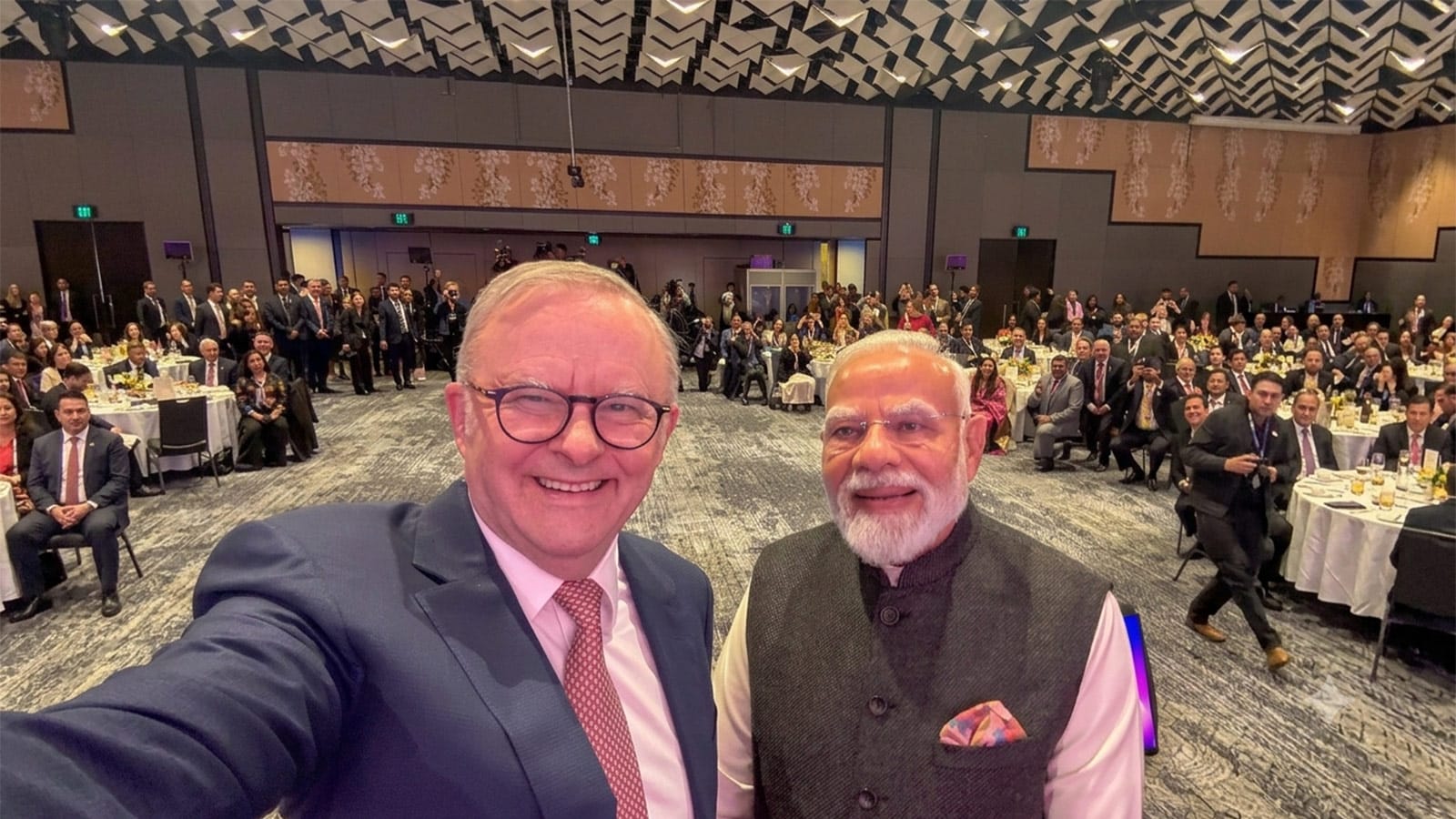 Anthony Albanese posing with Narendra Modi in Melbourne