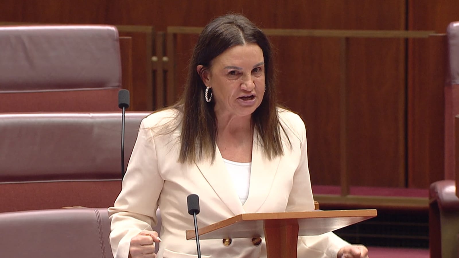 Jacqui Lambie speaking at a lectern in the Senate chamber