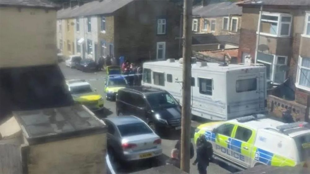 Girl, 17, stabbed in the neck in Brierfield, 30 year old British born Pakistani man arrested