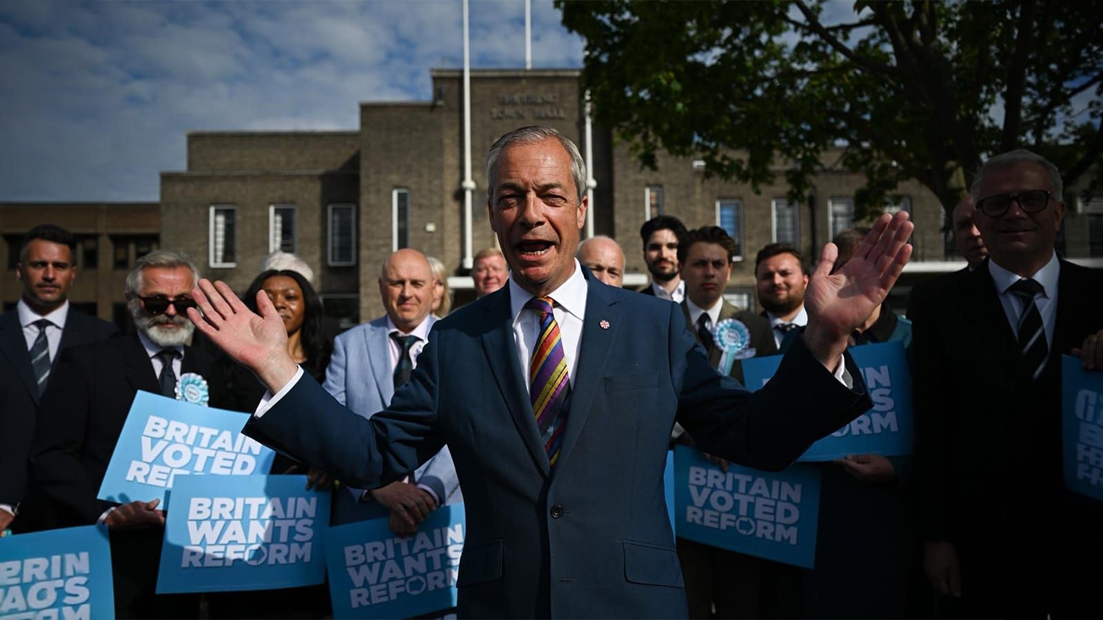 Nigel Farage quits his Clacton seat to face down a donation probe and dares the voters to send him back