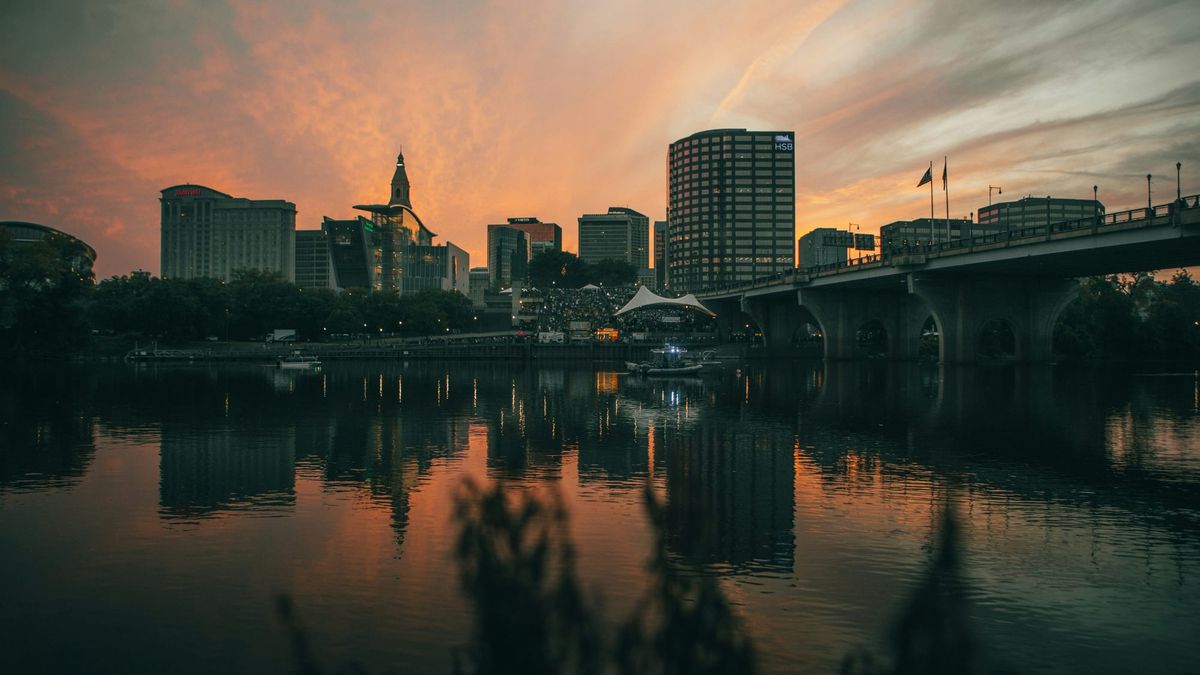 Hartford, CT Emerges as Nation's Hottest Market: 12% Price Growth While San Diego, Orange County Reverse — Foreclosure Crisis Brewing in Low-Equity States
