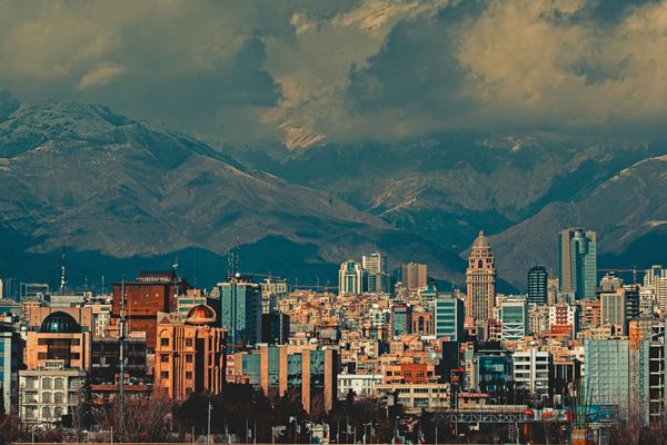Iran Ceasefire Collapses Mid-Week, Mortgage Rates Spike from 6.43% to 6.72% — Amazon Bond Sale and Renewed Middle East Tensions Derail Summer Buying Season