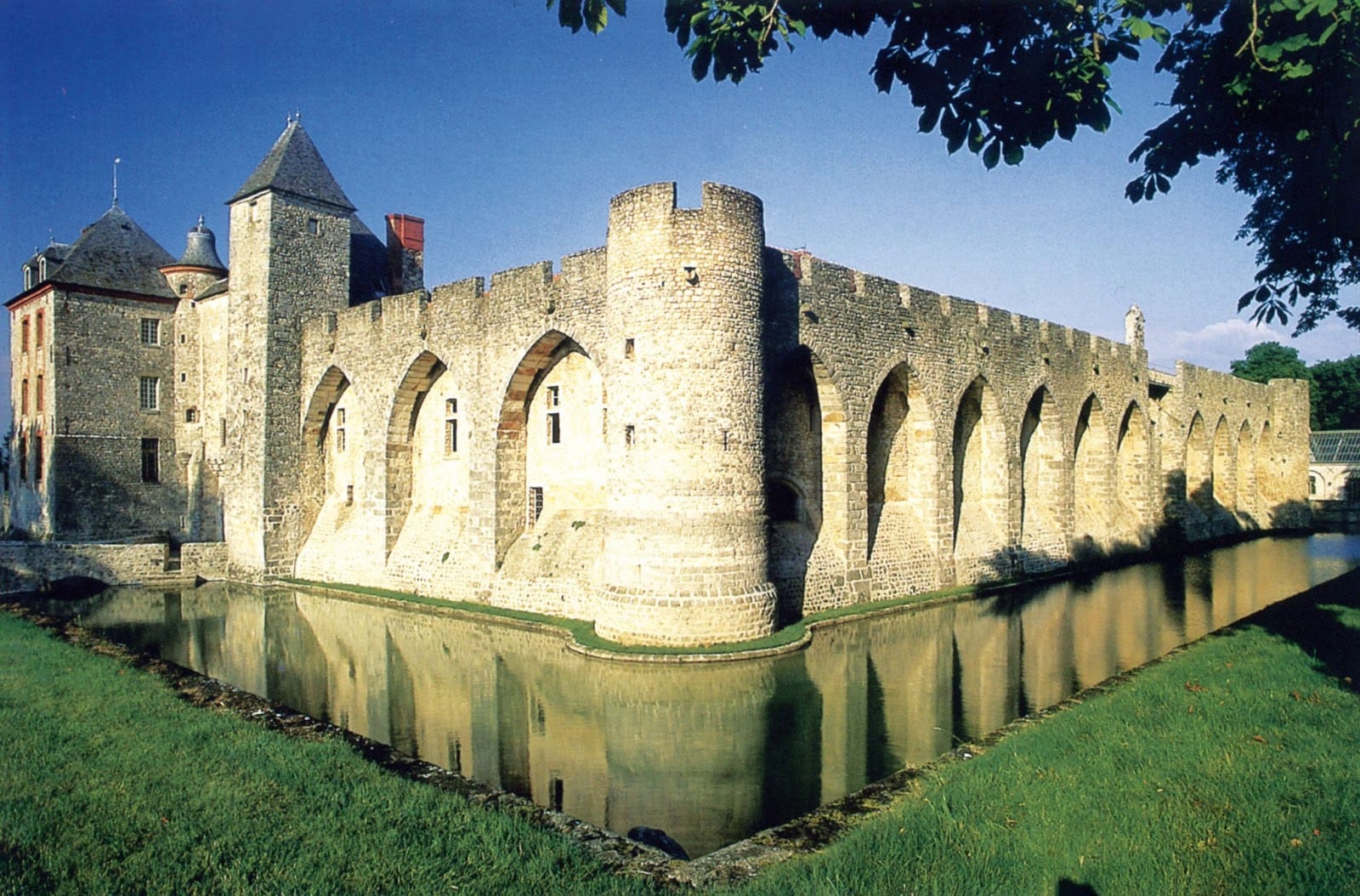 Chateau Ophelia’s stately walls and the moat surrounding it make this structure one of the most beautiful in all of France.