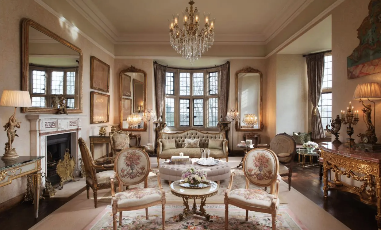 Stunning aristocratic setting, ideal for intimate yet sophisticated fun.