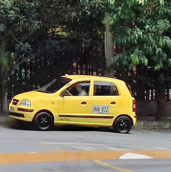 Medellín Taxis and Ride-Sharing