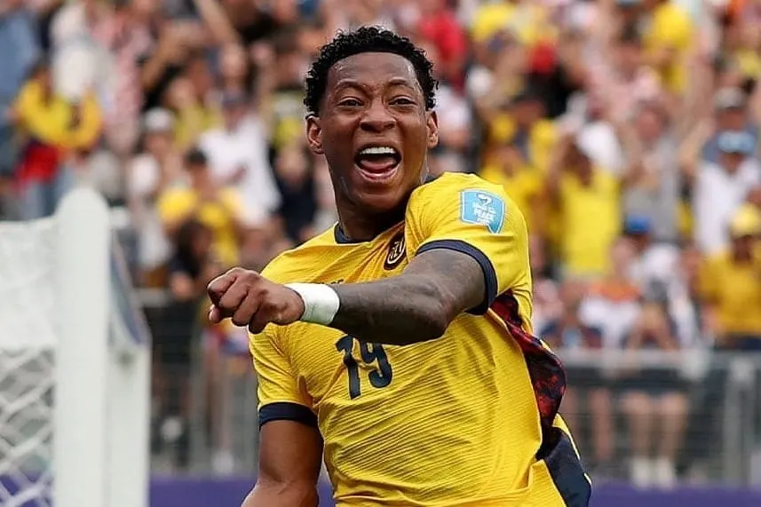 Ecuador shocks Germany to advance to World Cup knockouts