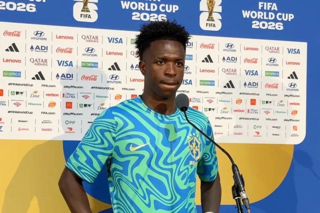 Vinícius Júnior: 'The field doesn't help much, but we have to adapt'