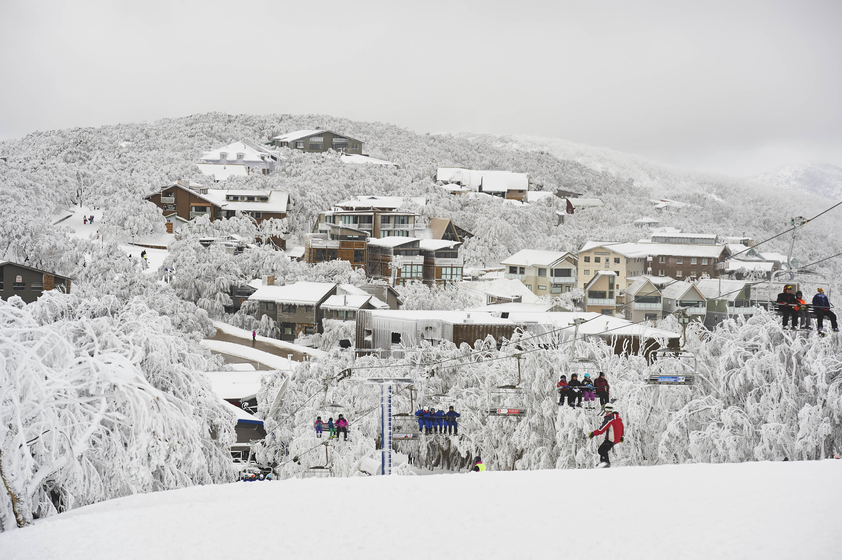 FLY IN – SKI IN: South Australian snow field visitors will cut their travel time by flying into Albury this winter – thanks to Qantas' direct Adelaide flights. PHOTO: Mt Buller / Andrew Railton Id:23614