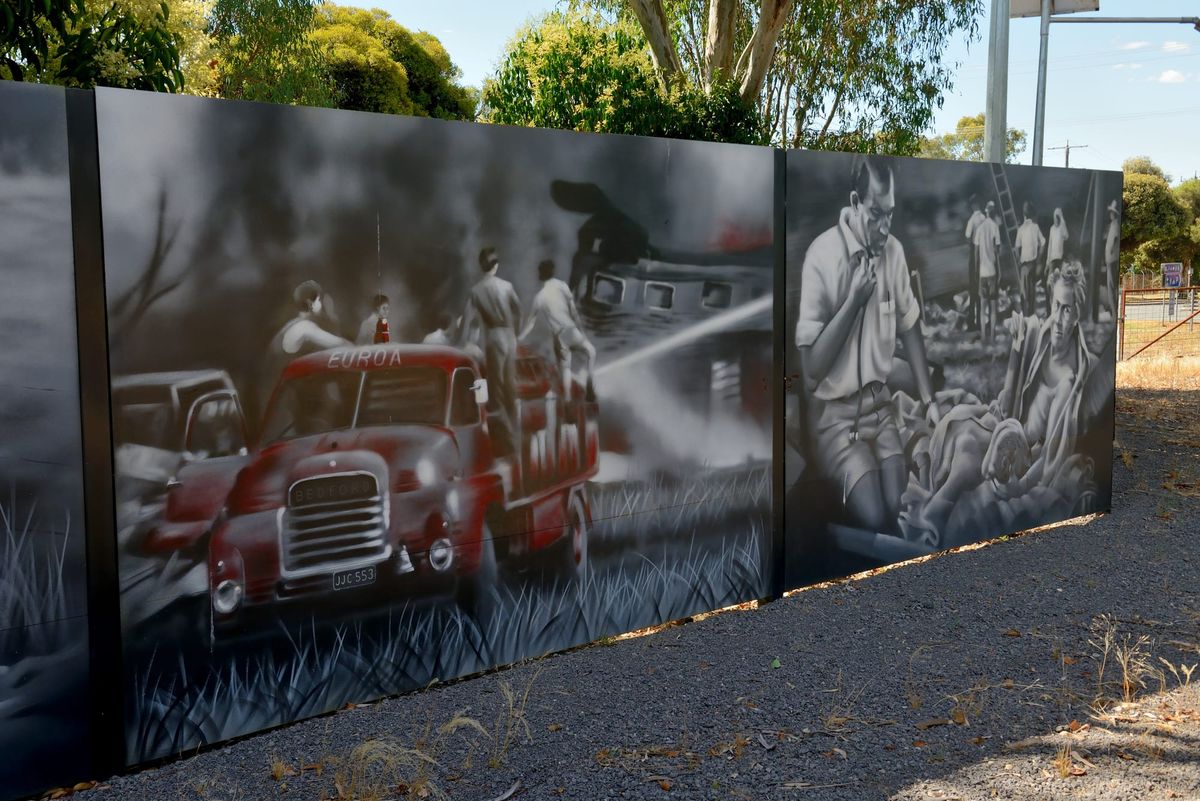 Violet Town wins national art award Post feature image