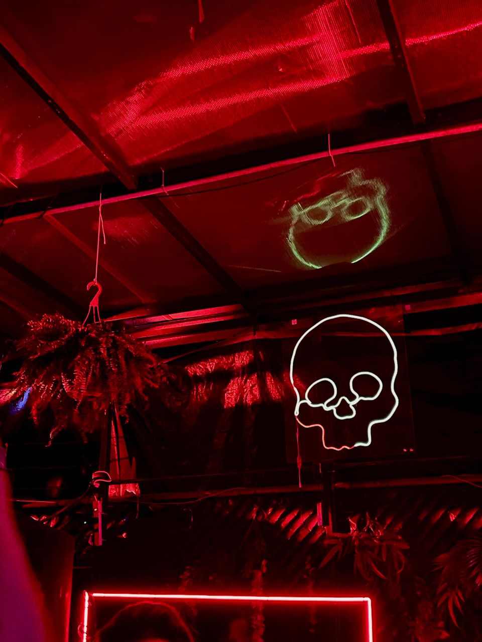 22:00