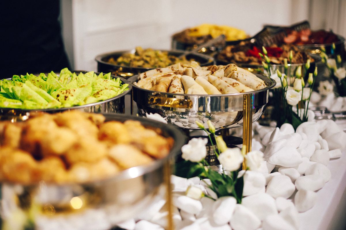 La livraison de repas traiteur, la solution pour vos événements d’entreprise