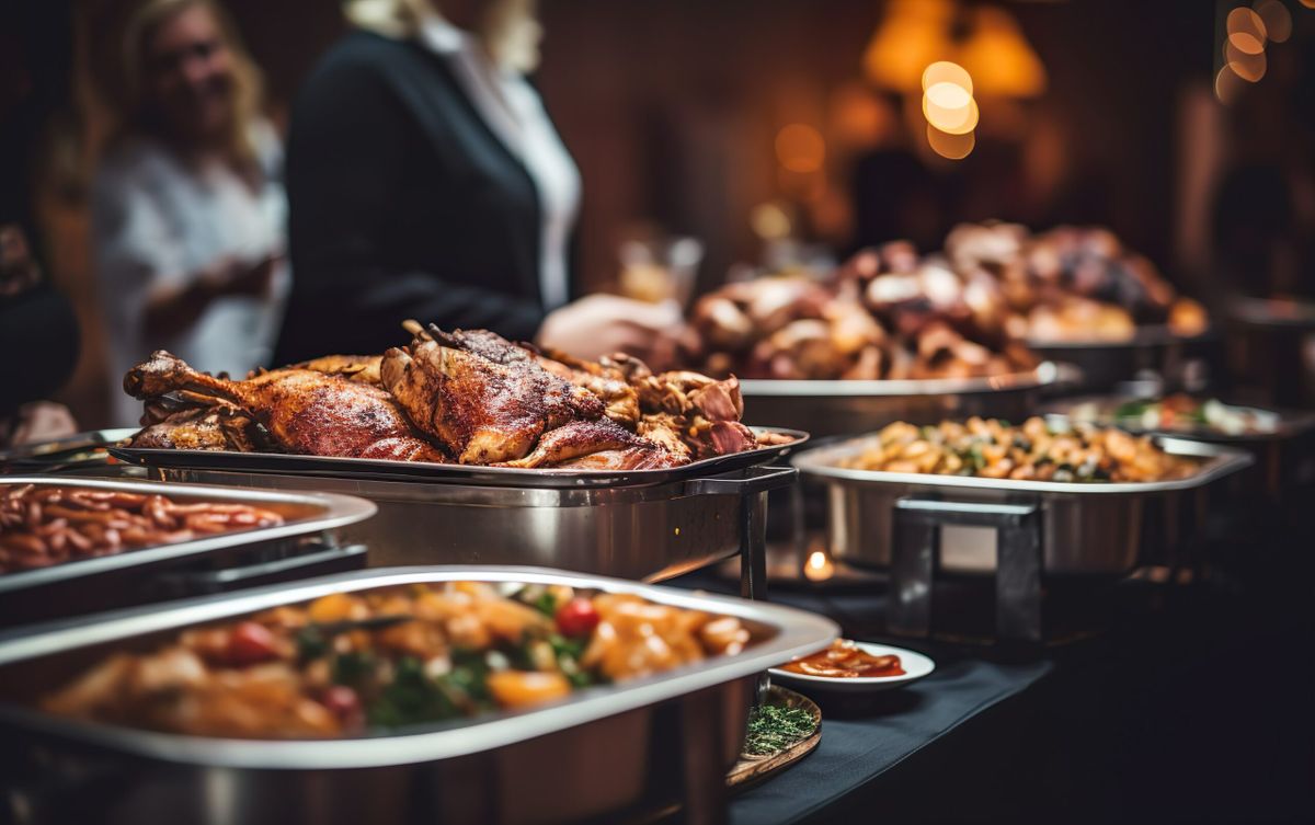 Un buffet froid pour célébrer Noël au bureau
