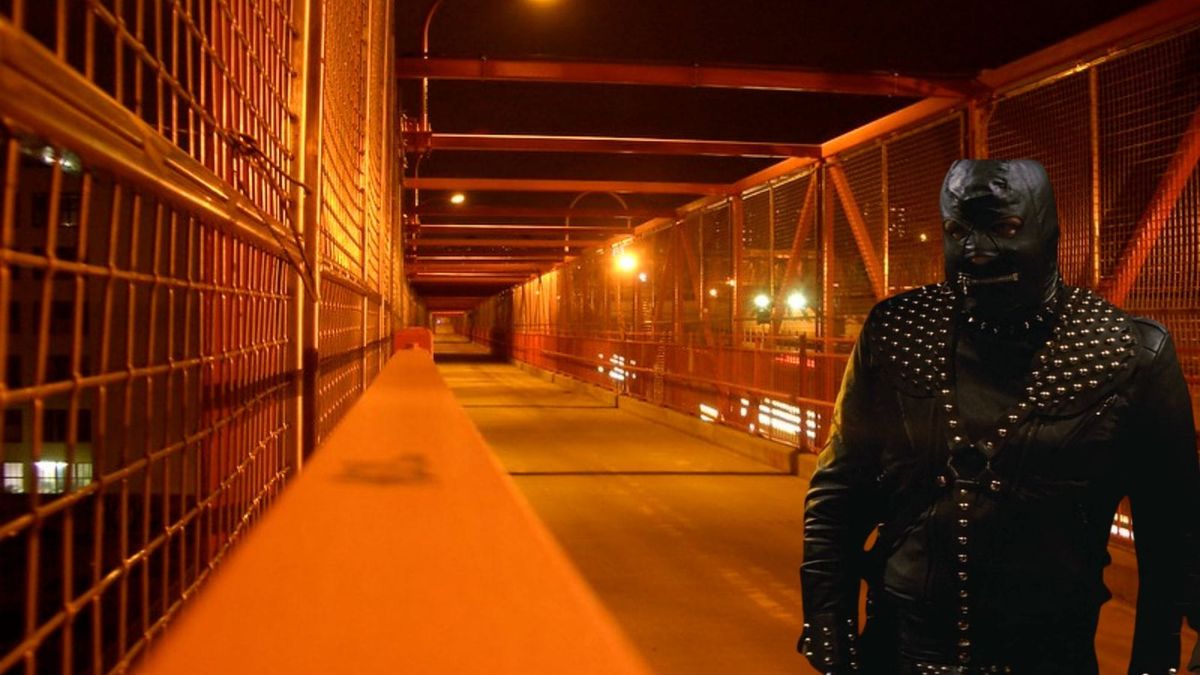 The last time The Groove had a happy hour, I walked home with a gimp