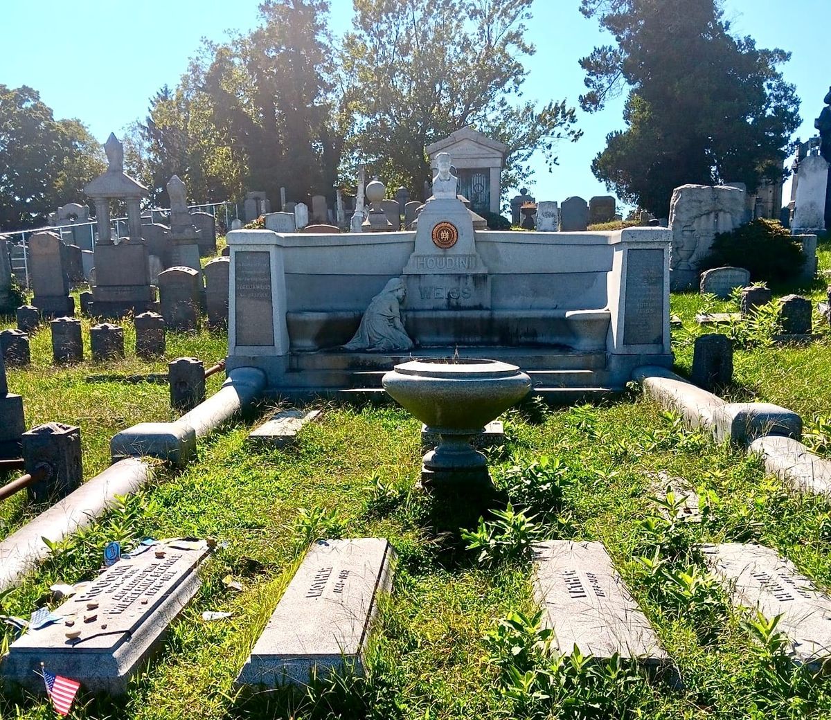 The spookiest, vibiest spots in the city's 'cemetery belt'