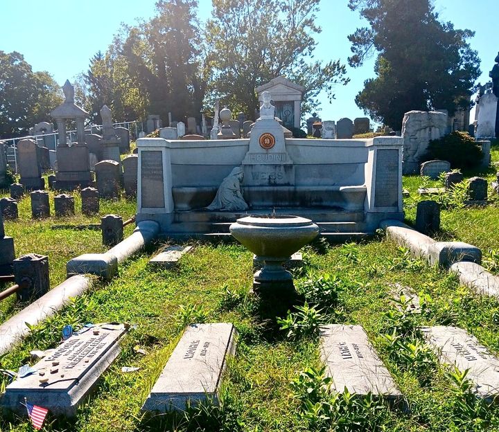 The spookiest, vibiest spots in the city's 'cemetery belt'