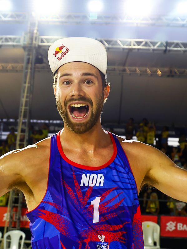 Sabbia e parquet non sono mai stati così vicini: il caso Anders Mol racconta la nuova pallavolo