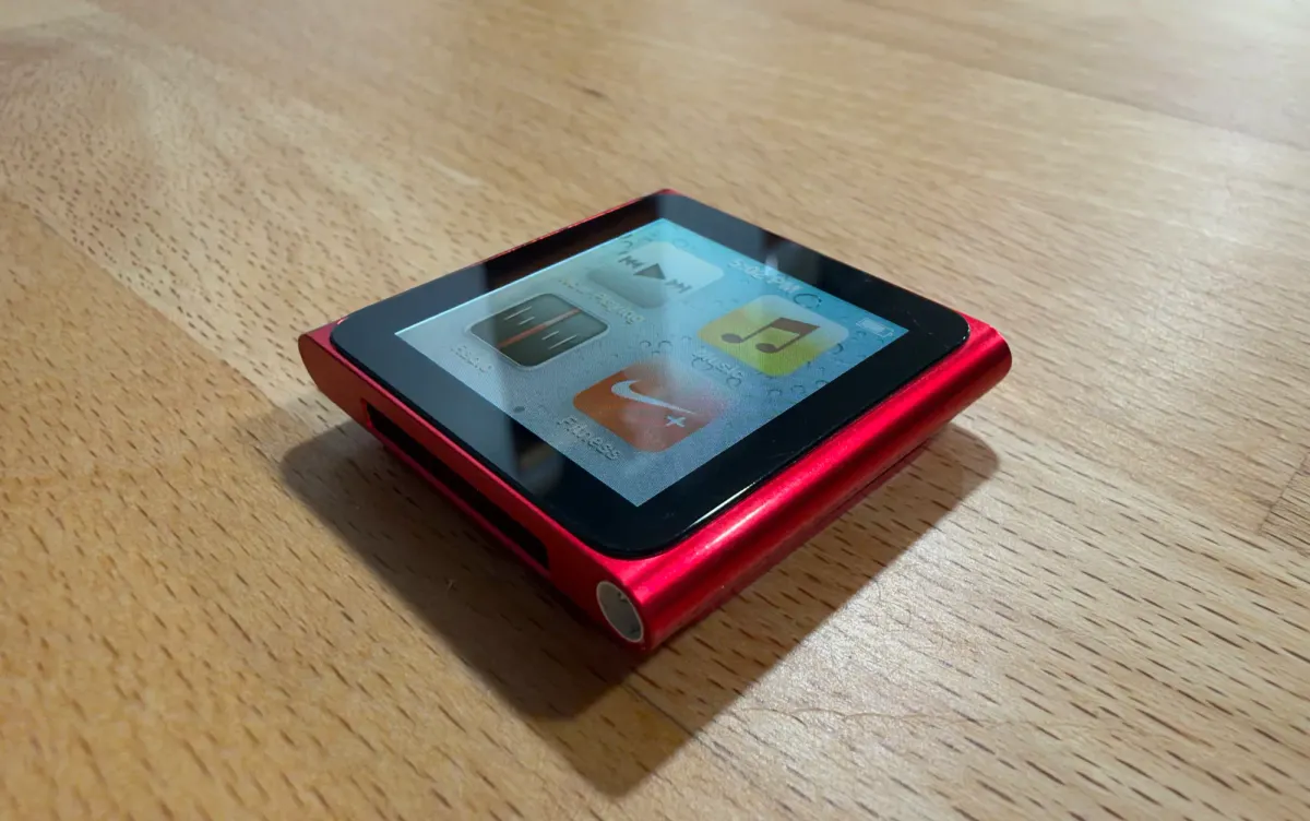 An iPod nano (6th generation) on the home page.