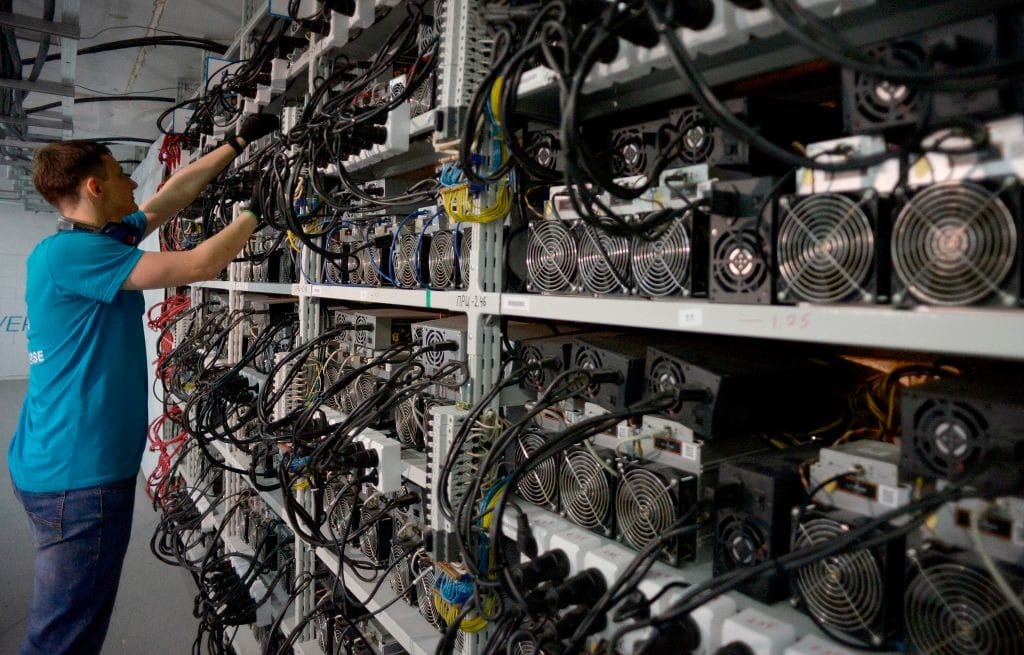 https://eu-images.contentstack.com/v3/assets/blt8eb3cdfc1fce5194/blte7ae2cf0a3cce32d/6621146184bd87218553a141/dck_20bitcoin_20mining_20center_20cryptouniverse_202018_20getty.jpg