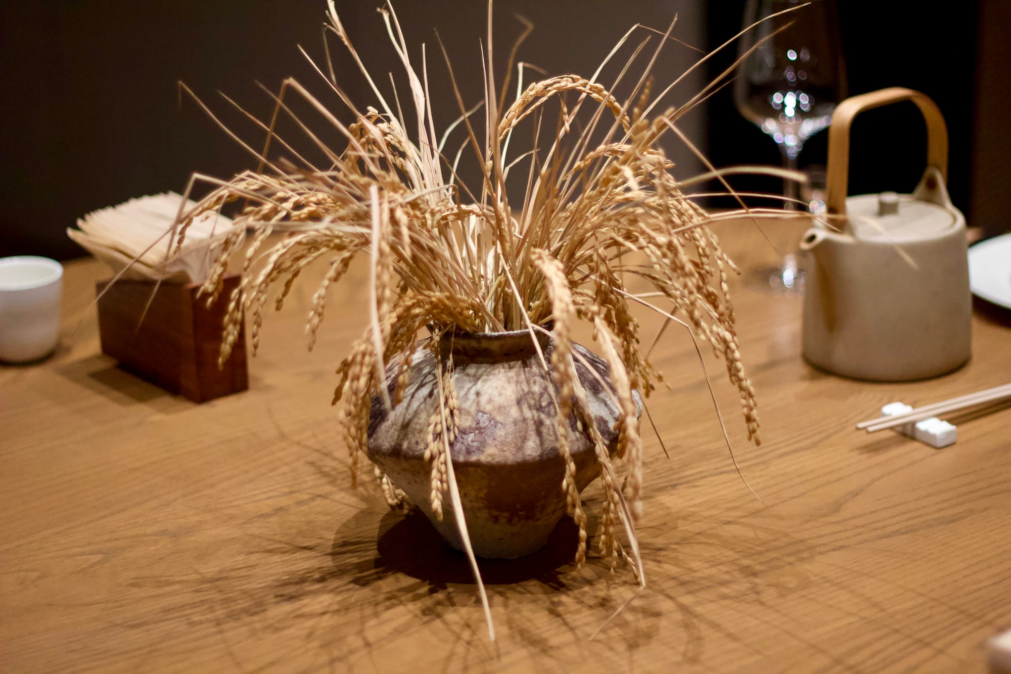 A vase centerpiece with grains coming from its top