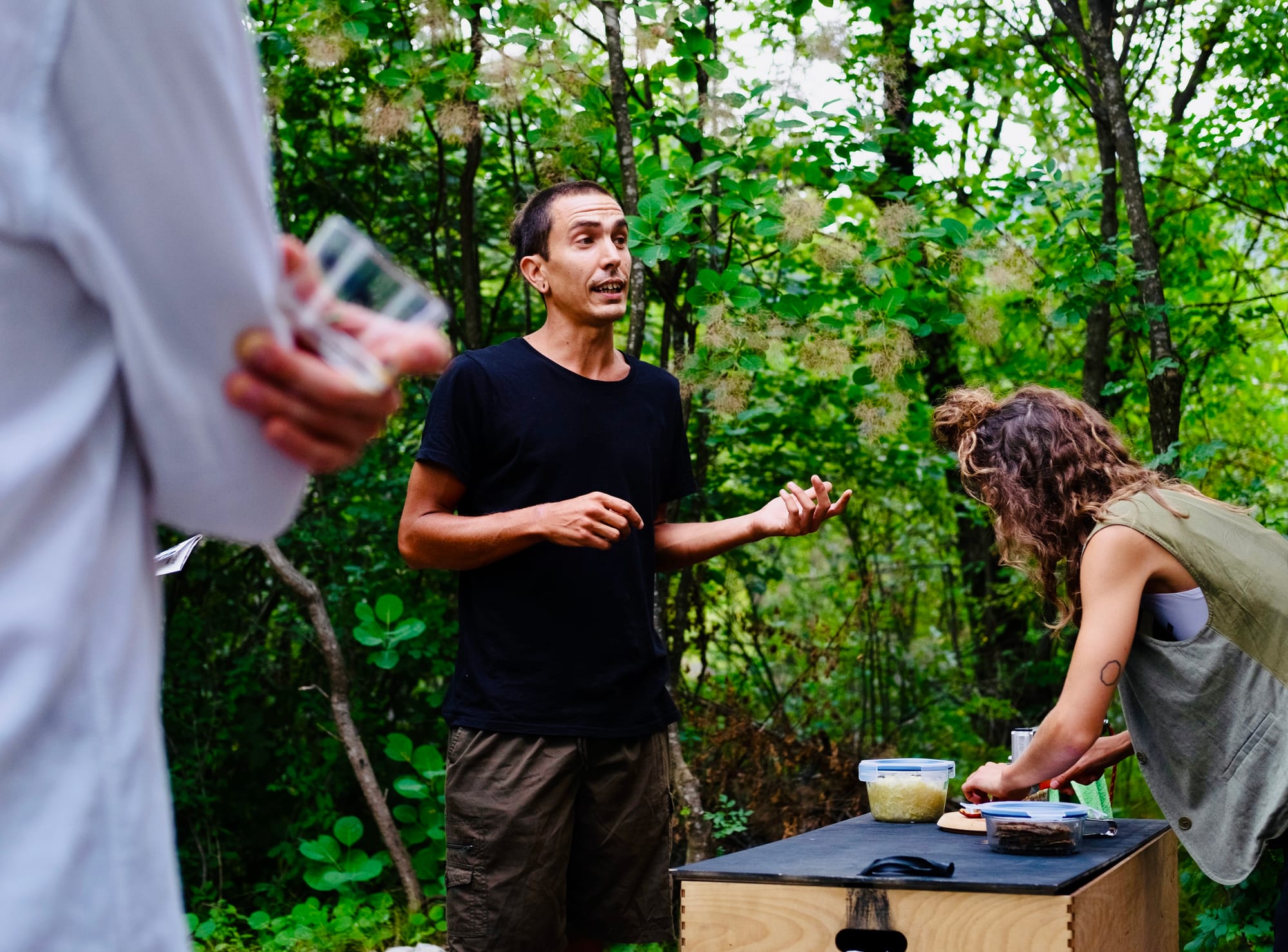 Giacomo Lorandi, leading an outdoor workshop regarding fermentation and ingredients.