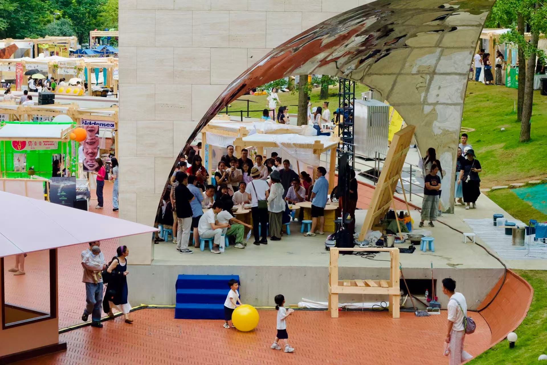 A public space in Guiyang, Guizhou for local artisans to gather.
