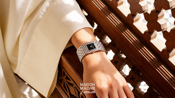 Frédérique Constant Classics Manchette : le retour d'une icône glam-rock