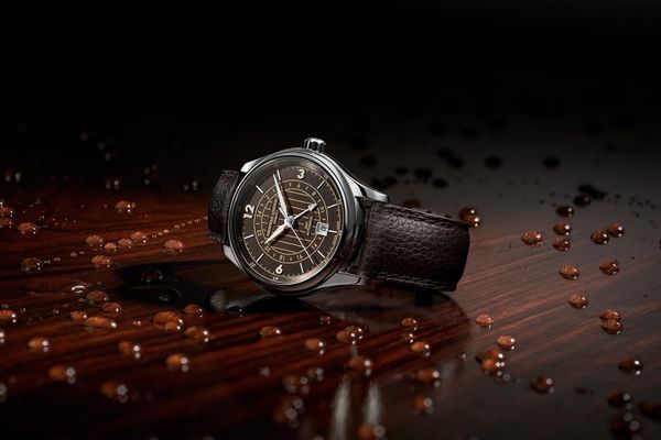 Deux heures d'écart : la montre de voyage et les Marocains du monde