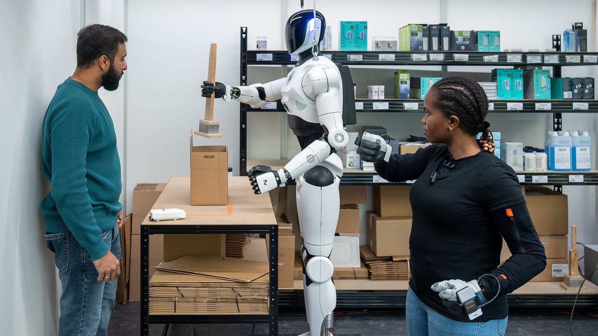 The humanoid robot 4NE1 learns to fold a box and place parts inside it at the TUM RoboGym