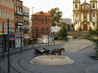 Porto alarga encerramento ao trânsito na zona da Batalha também aos sábados