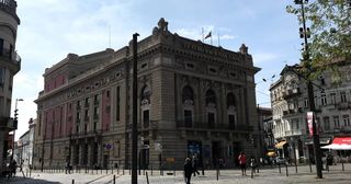 Praça da Batalha, no Porto, com o Teatro Nacional São João