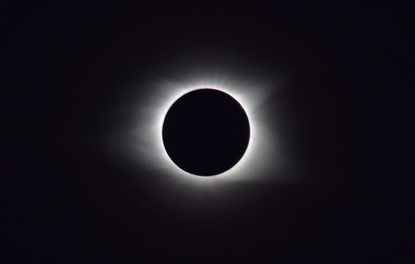 Eclipse de 98% no Porto: a que horas olhar e como fazê-lo em segurança