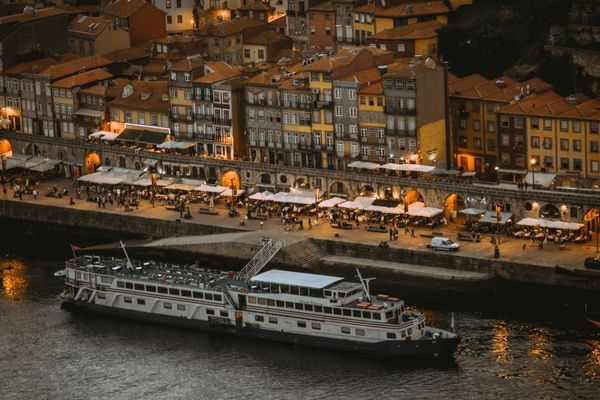 Câmara aposta em mensagens de civilidade na Movida; grupo de moradores contesta promoção da noite