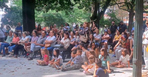 Plateia de uma sessão ao ar livre do TIPAR, em Paranhos
