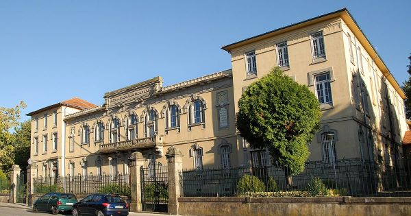 Escola Secundária Alexandre Herculano, na Avenida de Camilo, no Porto (foto de arquivo)