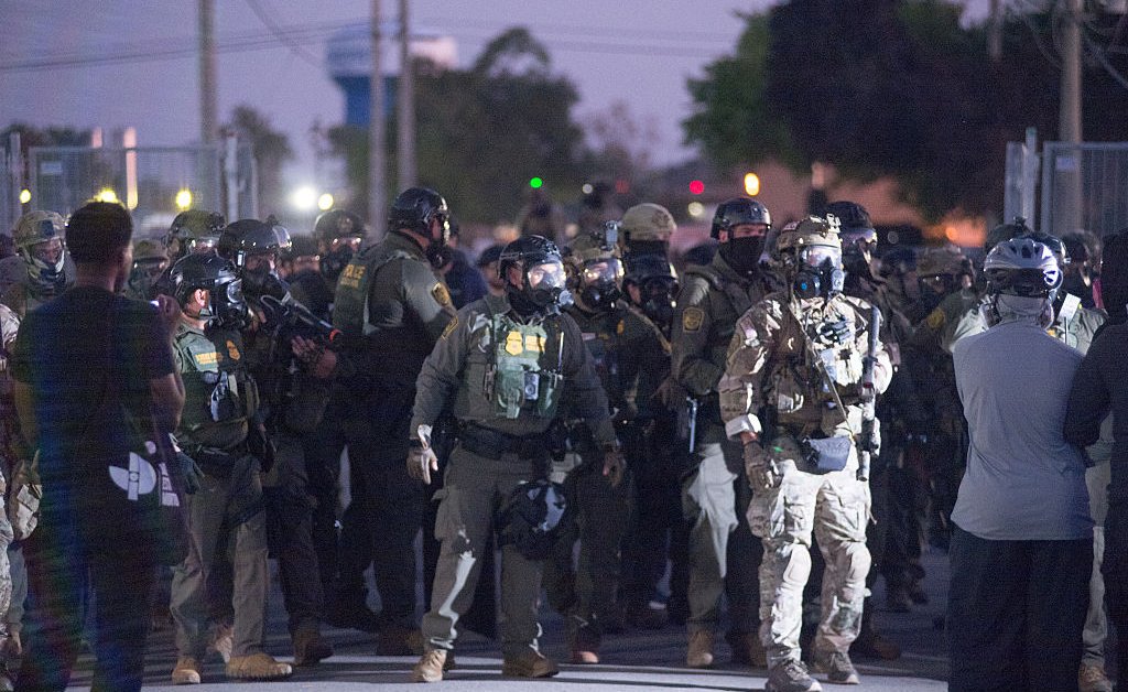 ‘Military-Style’ ICE Raid On Chicago Apartment Building Shows Escalation in Trump’s Crackdown&nbsp;&nbsp;