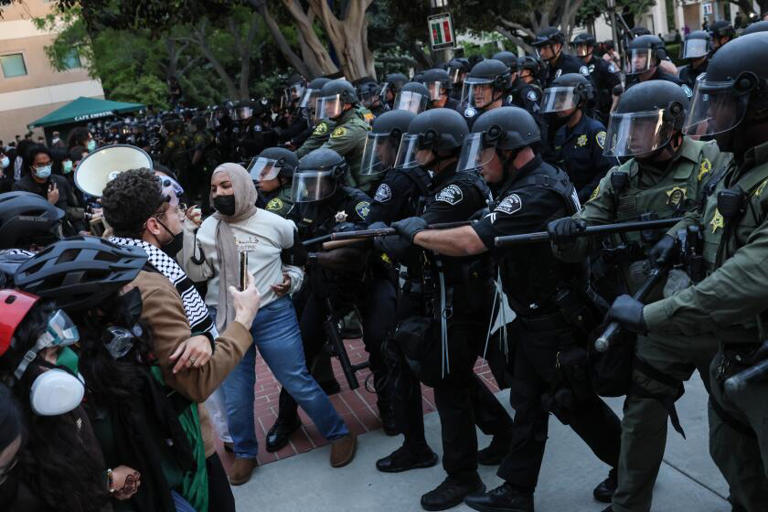 Police break up a pro-Palestinian protest at UC Irvine in the spring of 2024. ((Robert Gauthier / Los Angeles Times))