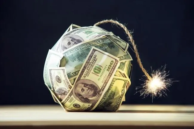 Is The Dollar Collapsing? 7 Key Indicators You Can't Ignore