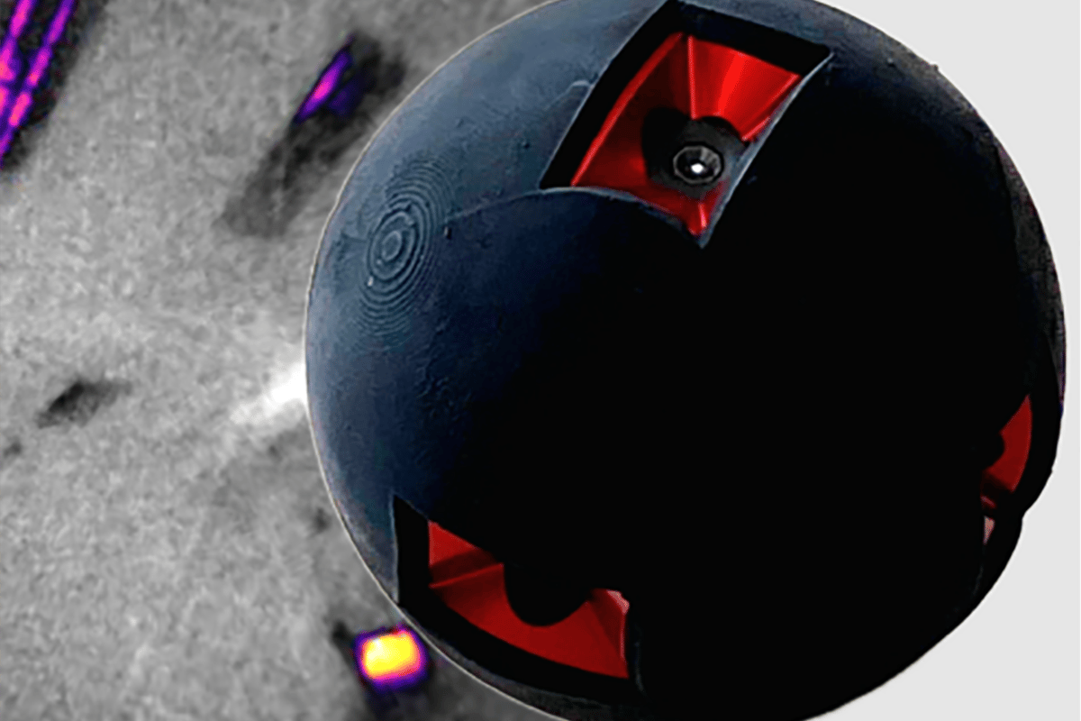 Throwable tactical camera transmits 360° panoramic thermal images
