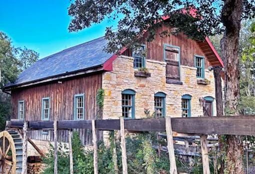 Full Village Living Off Land & Craft Like Modern Amish: 350 Families & Growing