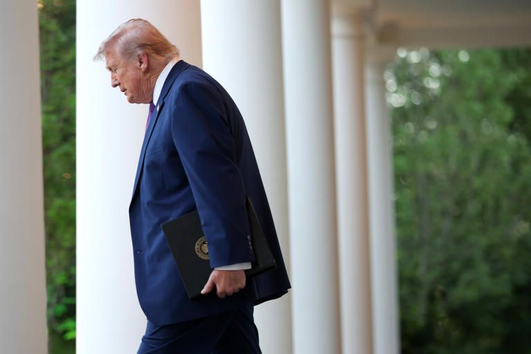US national debt officially hits $39 trillion—adding approximately $5 billion a day since October