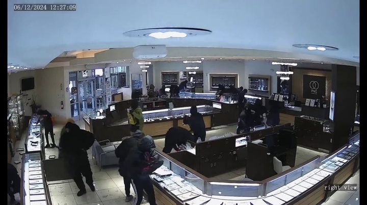 Shocking video shows 20 smash-and-grab bandits overwhelm California jewelry store in wild heist