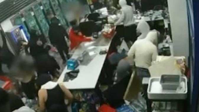 Oakland: 100 Looters Ransack Gas Station, Manager Says Police Took 9 Hours to Respond